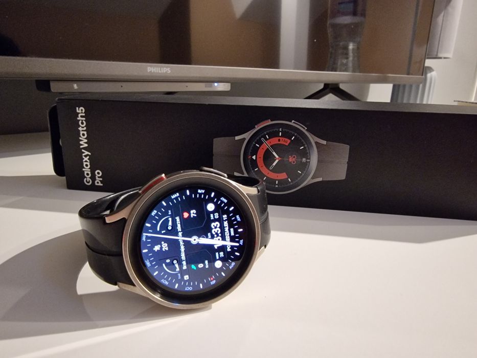 Samsung Galaxy Watch 5 pro 45mm silver/Black + paski