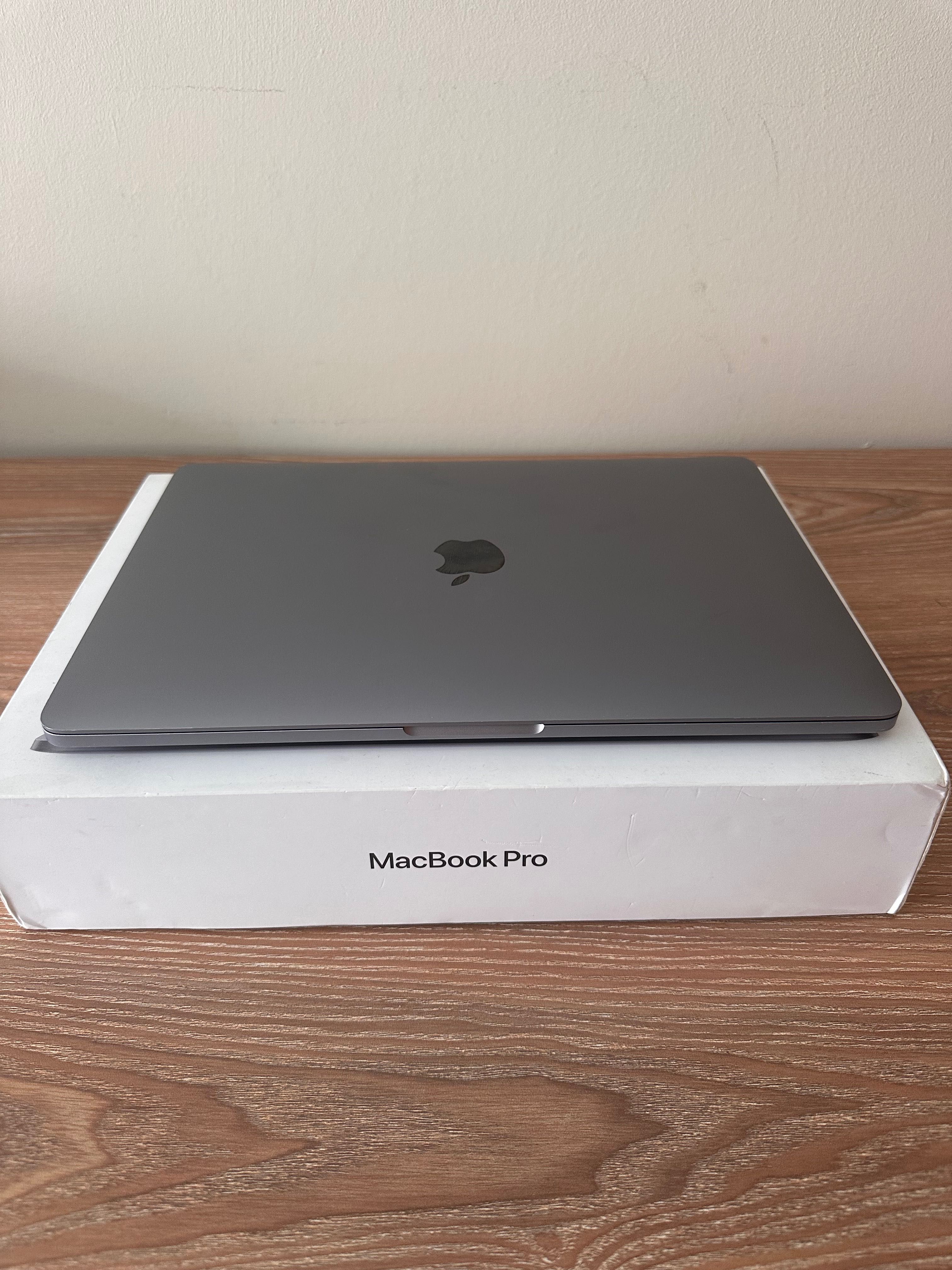 MacBook Pro 13” (M1, 2020) - 16GB RAM, 256GB SSD