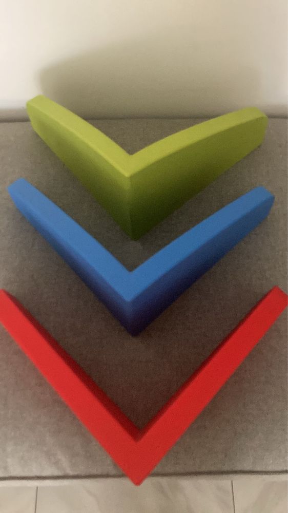 Conjunto 3 Prateleiras Infantis IKEA – Verde, Azul e Vermelha