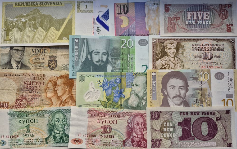 Набір банкнот Європи 1960 - 2000 років 12 бон без повторів UNC