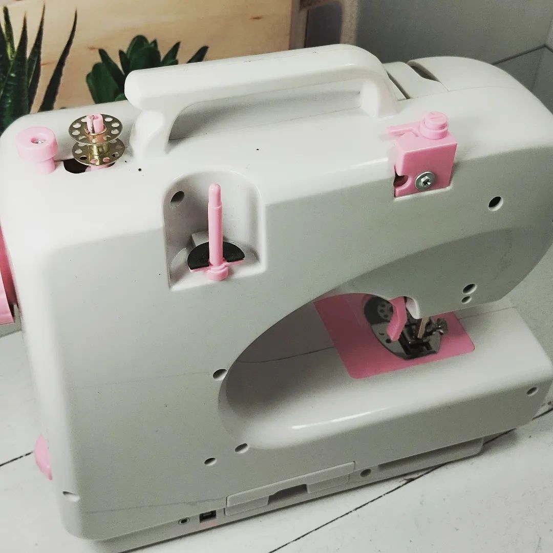 Машинка швейная Lil Sew