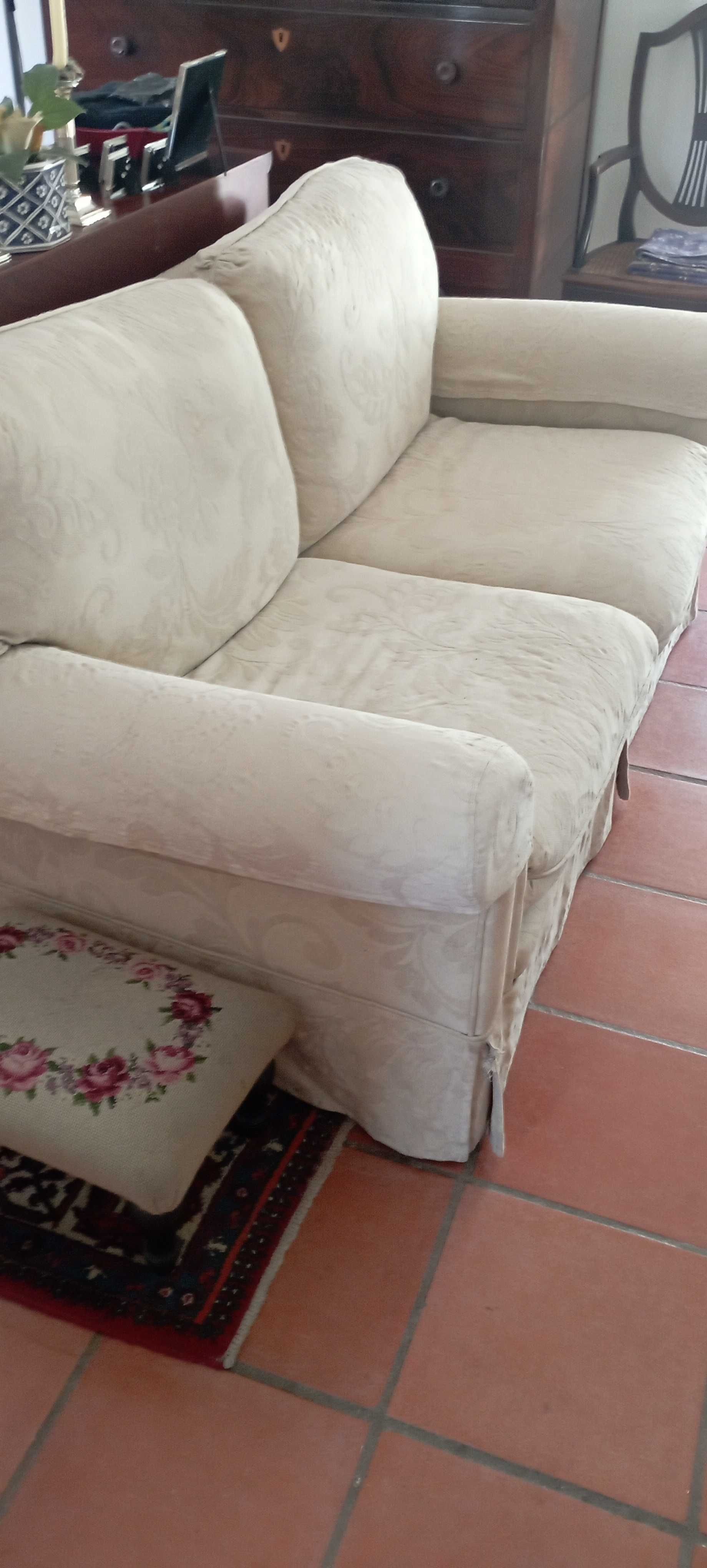 Sofá de 2 lugares