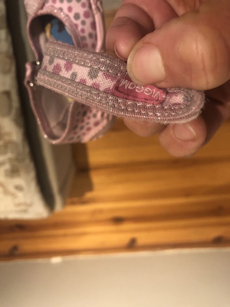 Kapcie Viggami rozm. 25