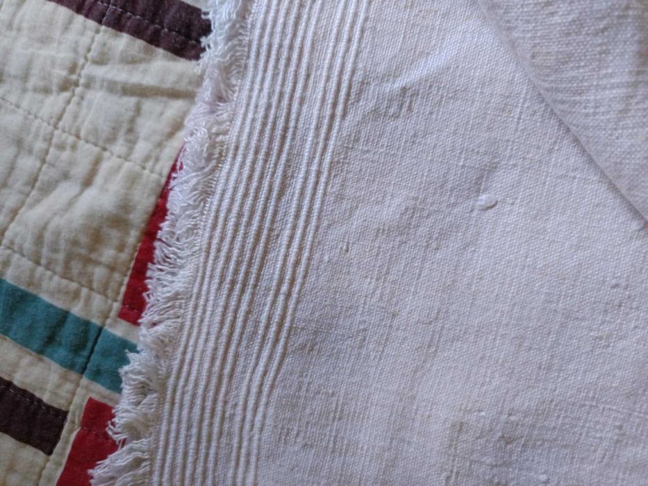 Toalha de mãos em linho antigo, com barra de crochet à mão