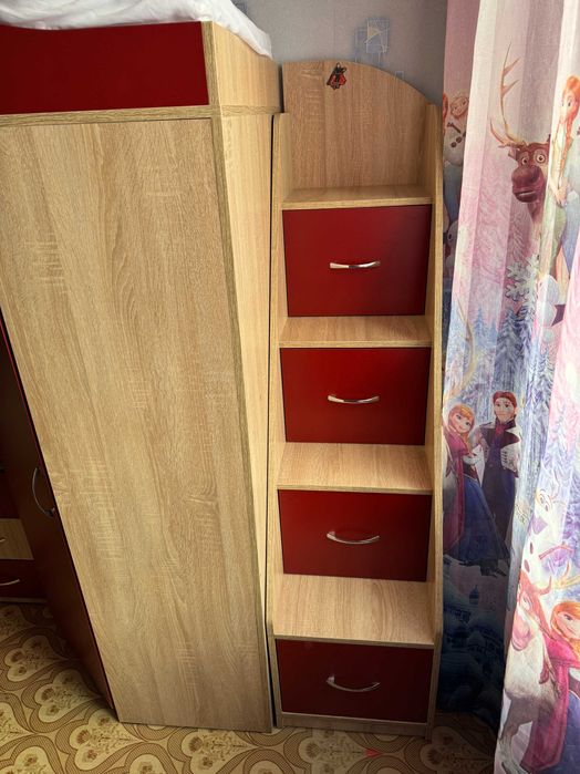 Дитяче двоповерхове ліжко з шафою і робочим місцем