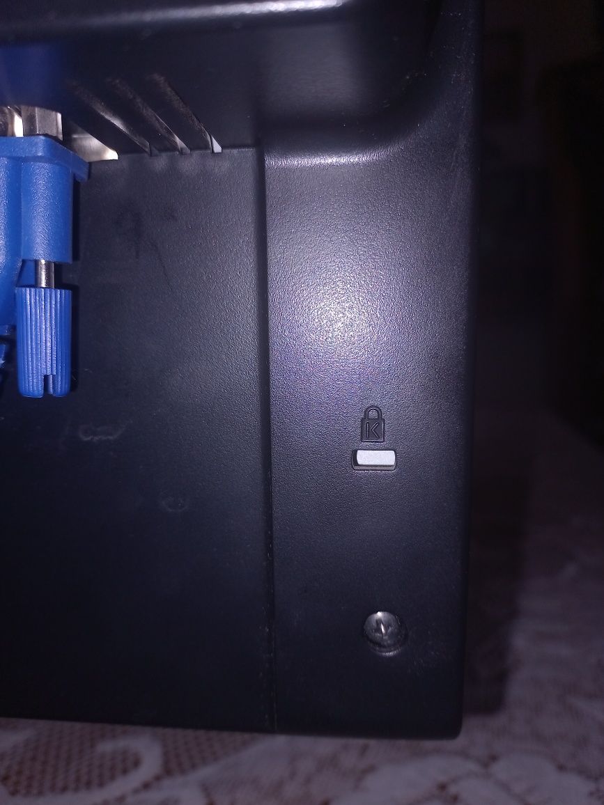 Monitor Belinea 17 cali sprawny 1745 S1 VGA DVI Pivot Kenigston