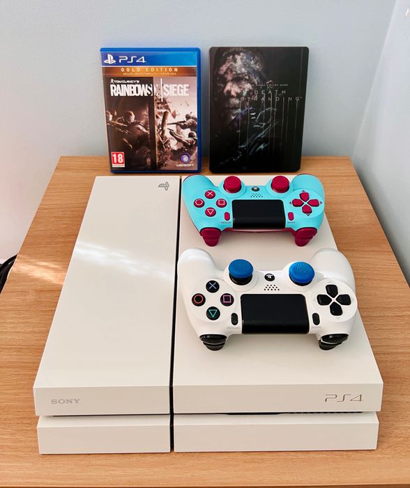 Playstation 4 (+2 comandos / +2 jogos)