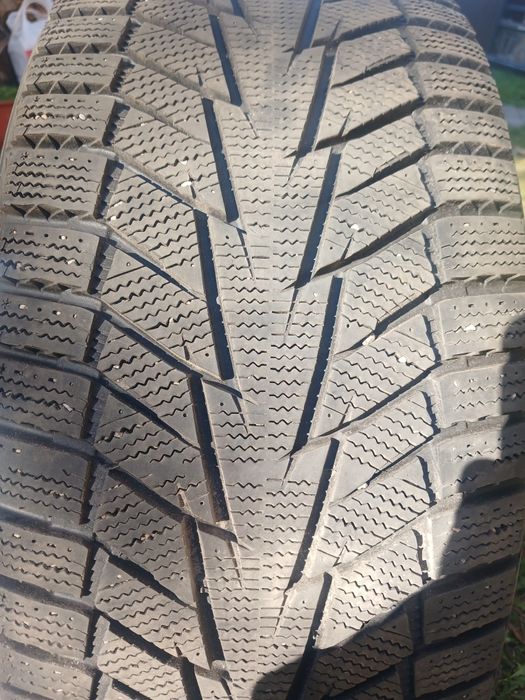 Зимова гума Hankook r17 в чудовому стані