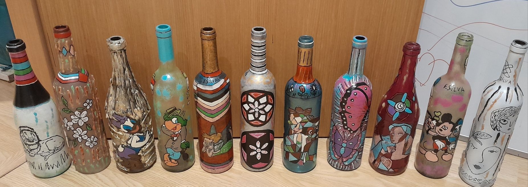 Garrafas pintadas à mão
