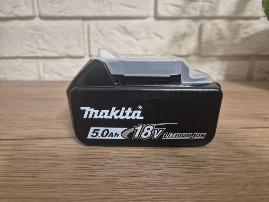 Zestaw dwa akumulatory BL1850B 18V i ładowarka makita