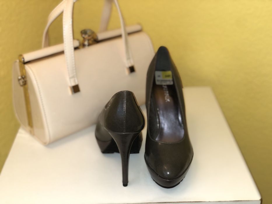 Лакові туфельки на шпильці