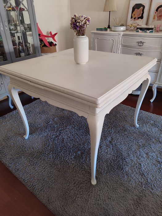 Mesa estilo Queen Anne
