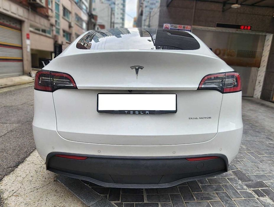 Tesla Model Y 2021 року