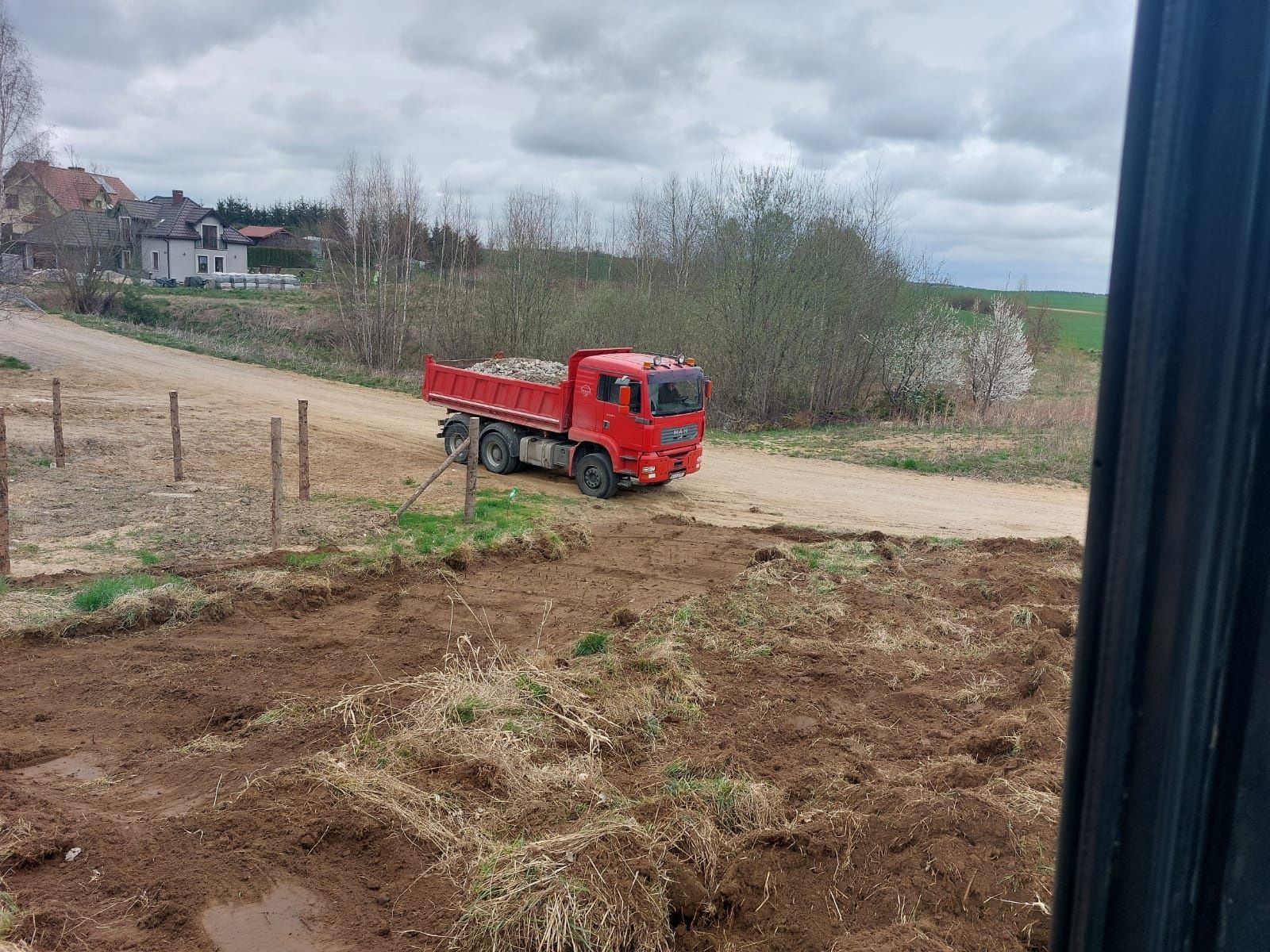 Piasek piach ziemia humus kamień gruz wywrotka trawnik