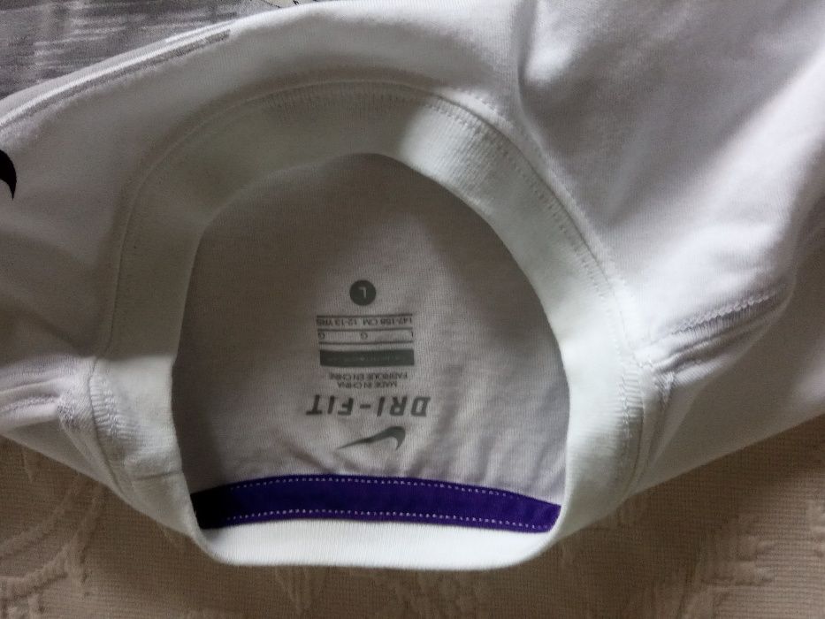 T-Shirt/Nike/Dri-Fit/Tamanho 12-13 anos