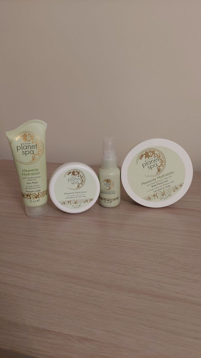 Zestaw oliwkowy Avon planet spa
