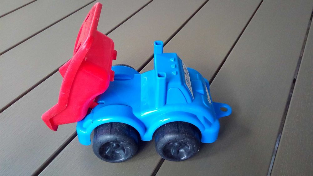 Гоночная и грузовичек