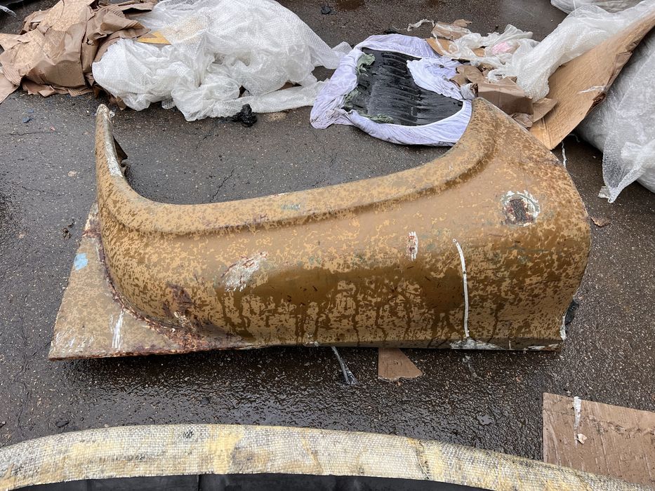 Крыло зил 130 левое водительское в наличии.