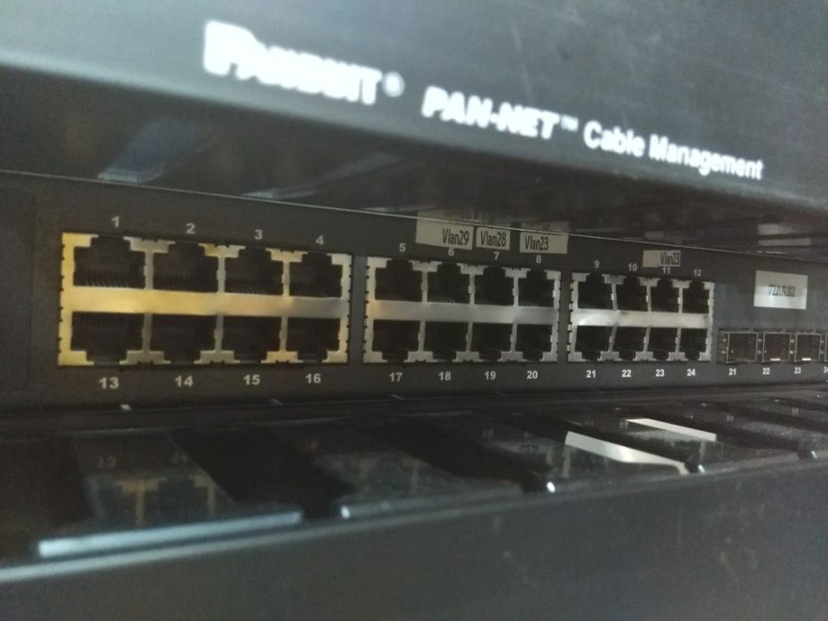 Bastidor telecomunicações com SMC Switches