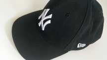Boné marca NEW ERA - New York Yankees. Ajustável. NOVO!
