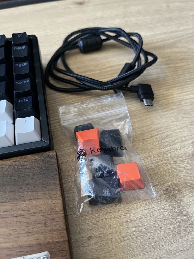 Keychron K2 V2 (hot swap, wireless, Gateron Red) + Palm Rest