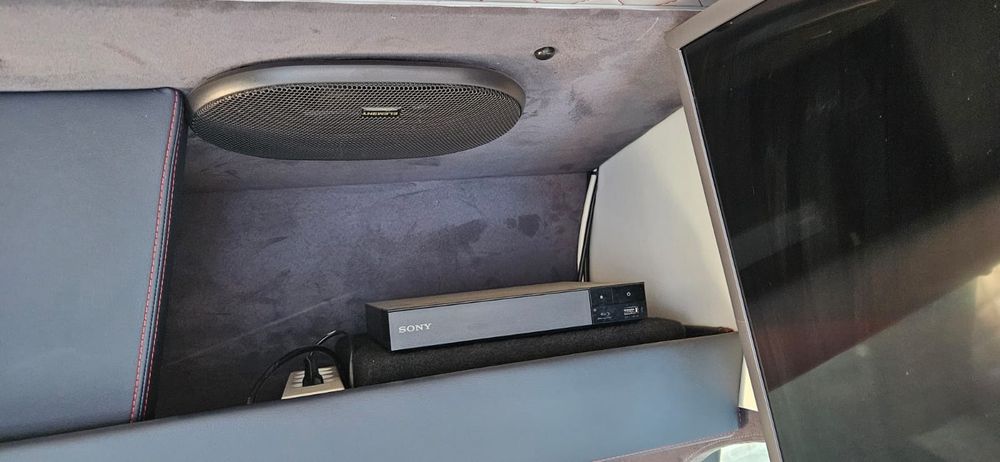 Mercedes Sprinter VIP przewóz osób transfery LOTNISKO Eventy Koncerty