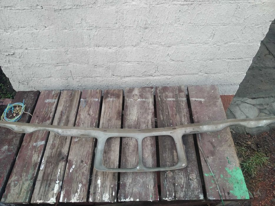 Продам б/у решетку радиатора BMW