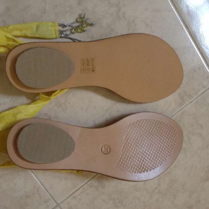 Sandálias novas, tamanho 38, lindas