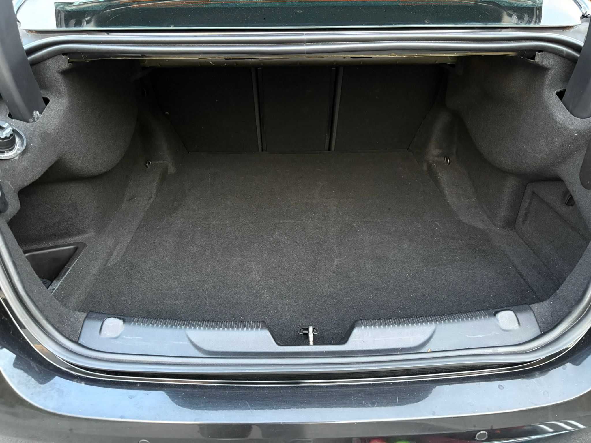 Jaguar XE 2.0 D Aut /Possibilidade de financiamento