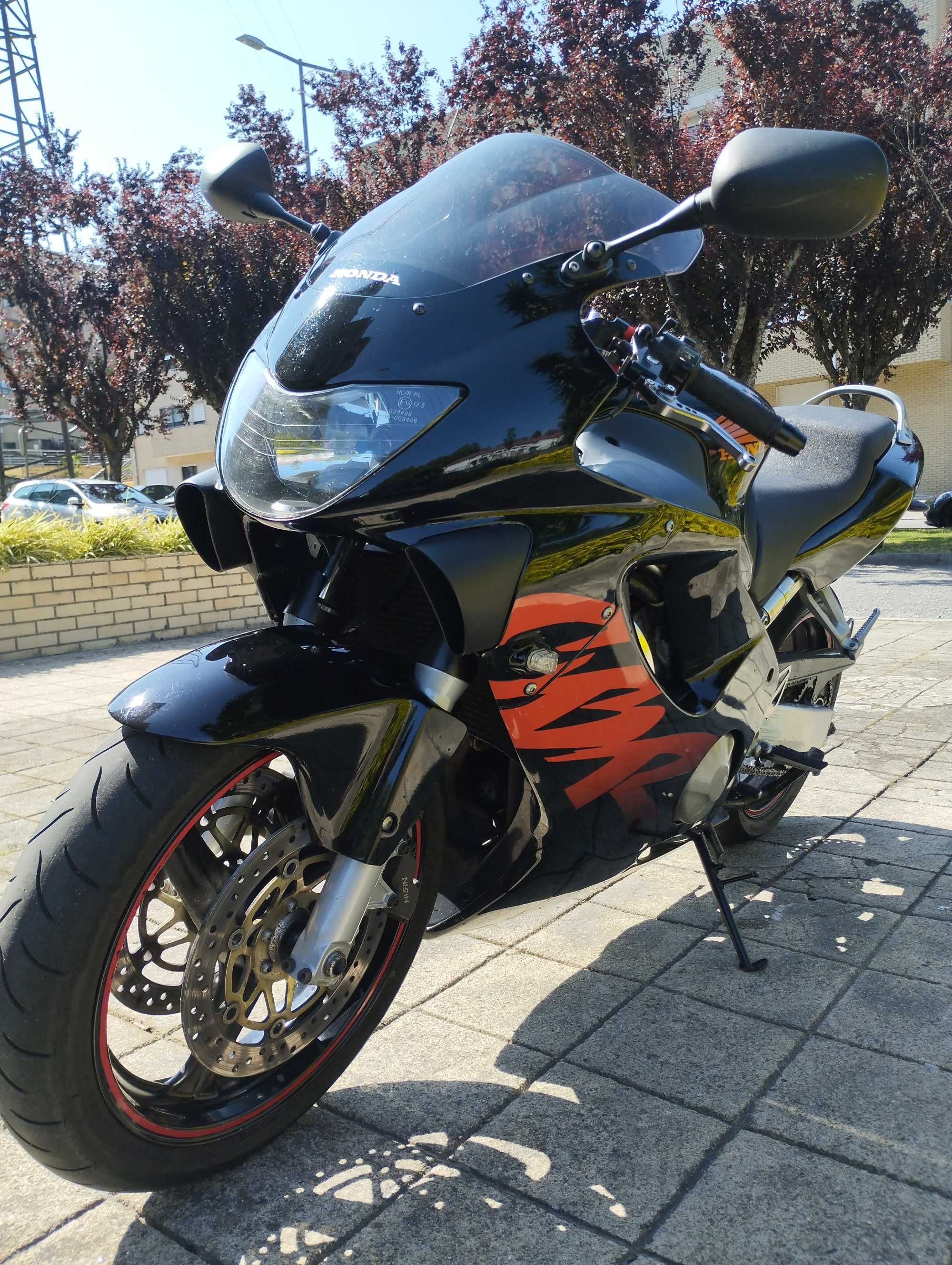 Honda CBR 600f como nova