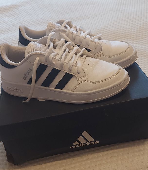 sprzedam  damskie buty Adidas