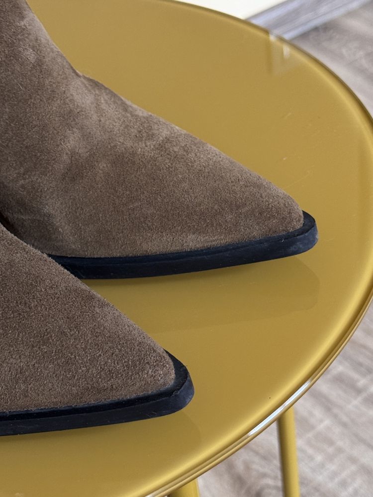 Казаки Zara з натуральної шкіри