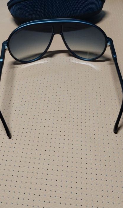 Vendo oculos de sol Carrera