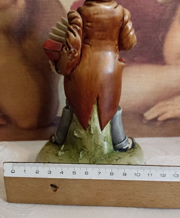 статуэтку Маленький бродяга