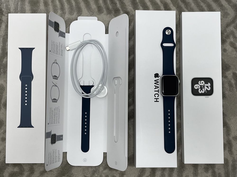 Смарт годинник Apple Watch SE 2020