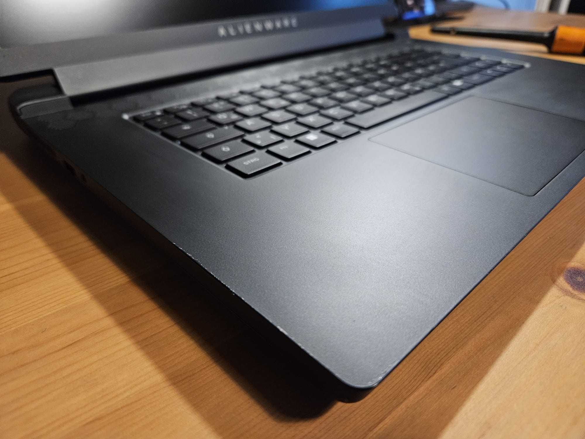 Dell Alienware M17 R5 / RTX 3070Ti / Ryzen 7 6800H / 32 GB RAM G-SKILL