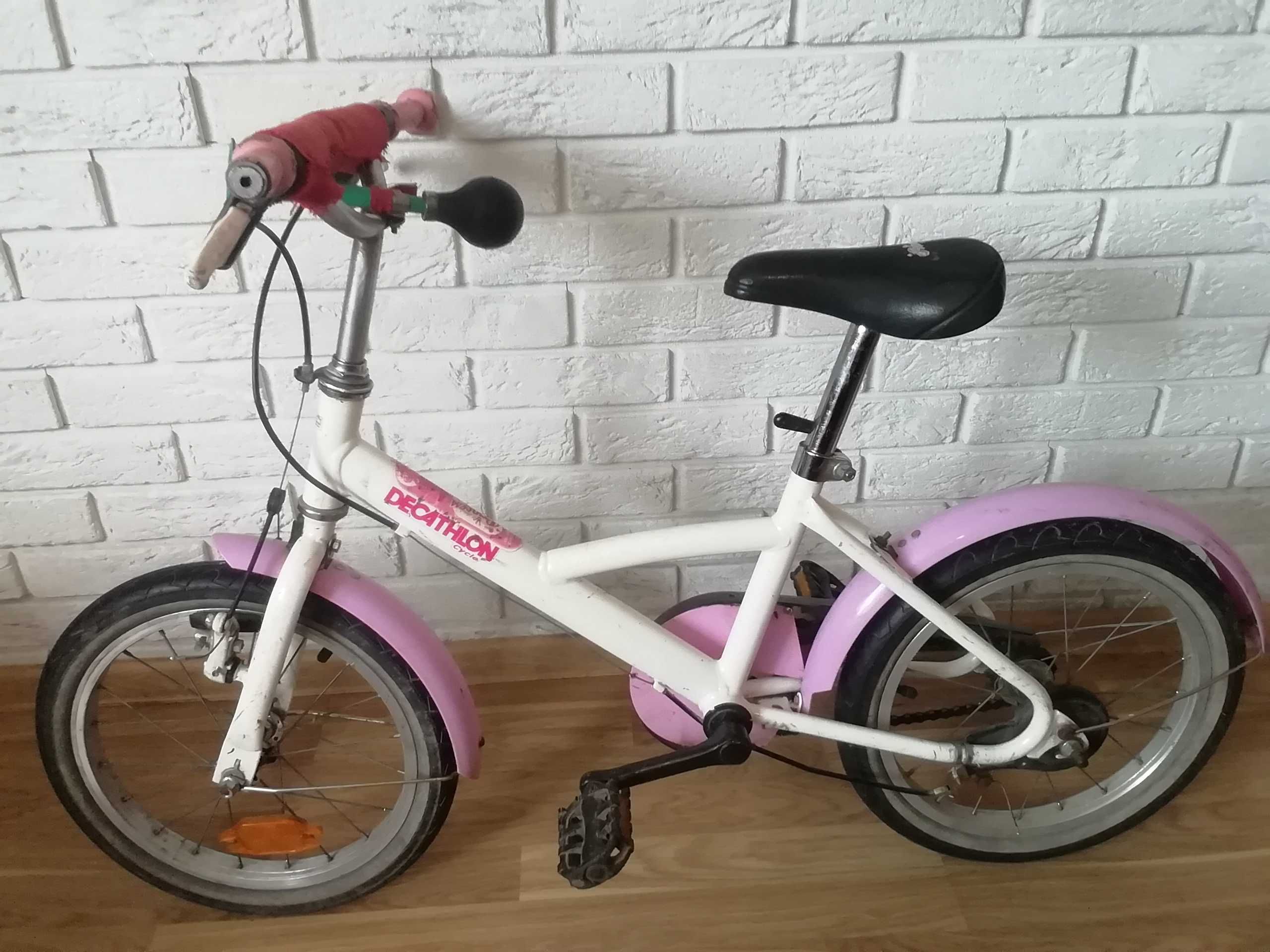 Sprzedam rower używany w dobrym stanie dla dziewczynki marka DCATHLON