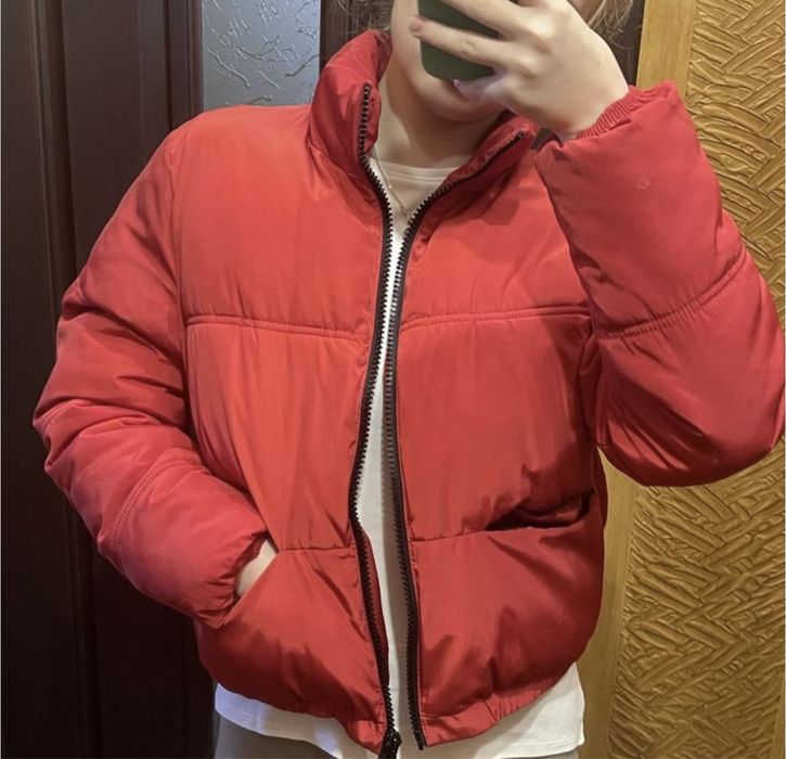 Красная куртка h&m на осень