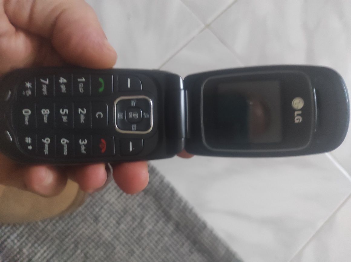 Telemóvel LG KG 120 Ler descrição