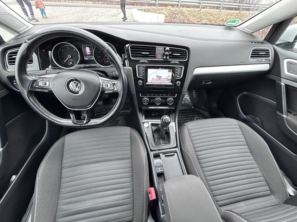 Volkswagen  Golf