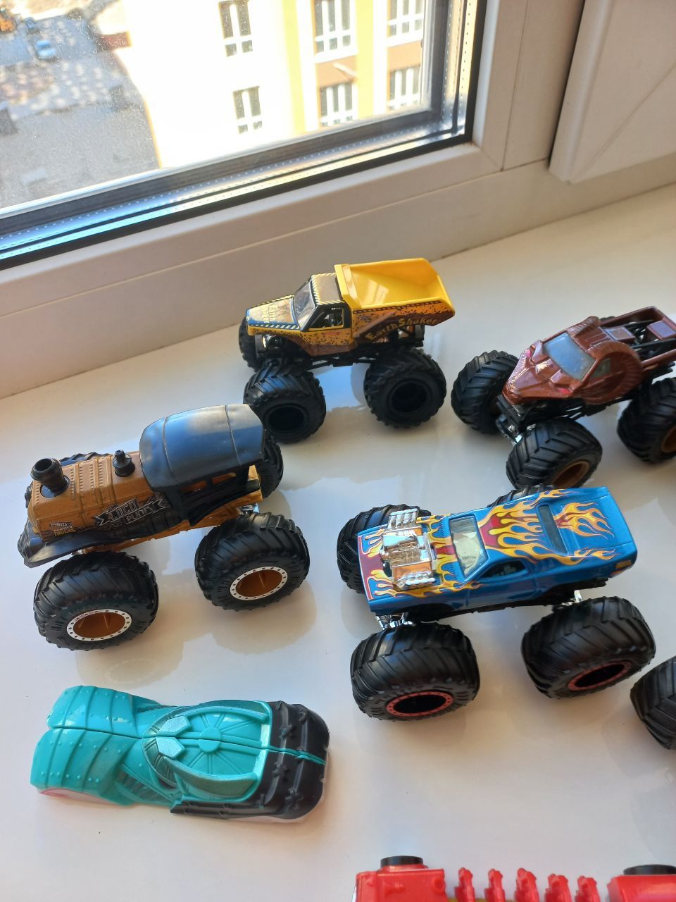 Монстер трак Hot wheels, магнітні машинки