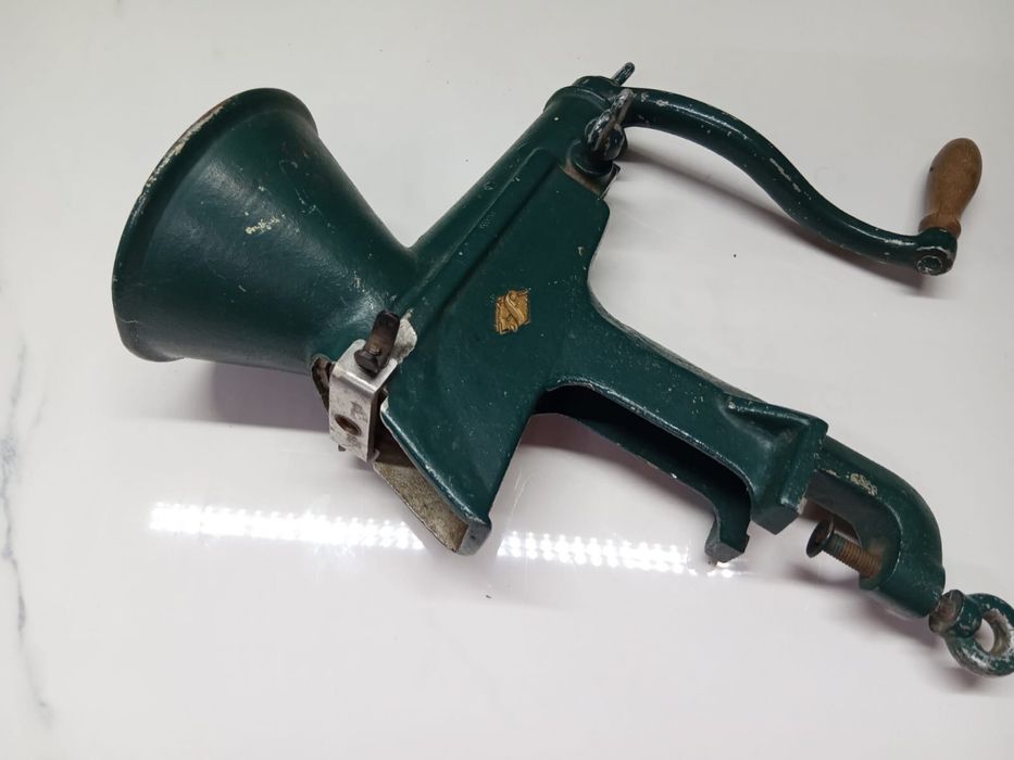 Stara aluminiowa maszynka do wyciskania soku