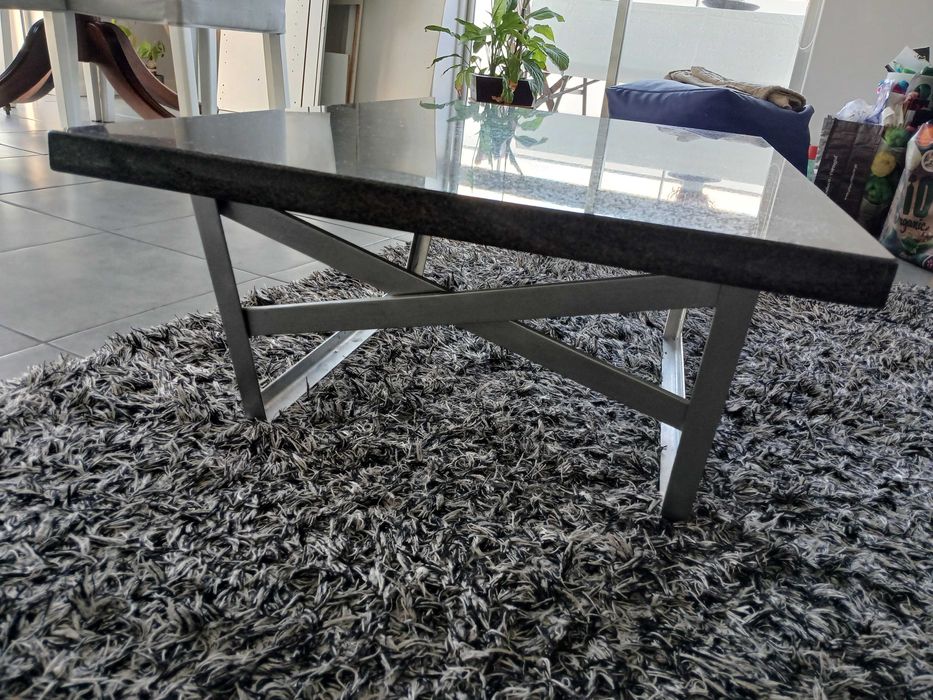 Mesa de centro em pedra