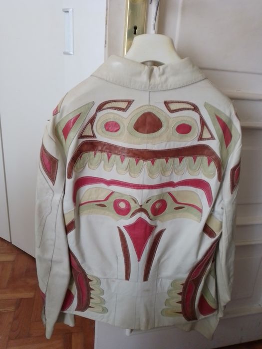 Casaco em pele de marca