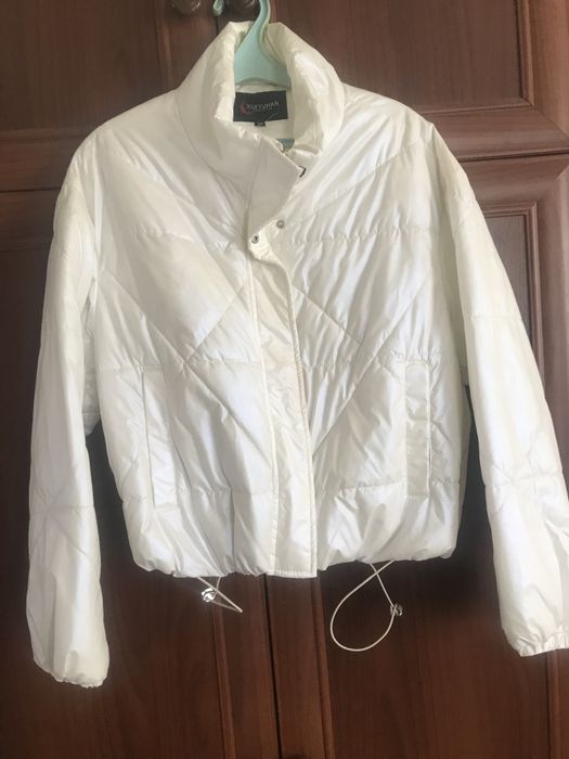 Жіноча коротенька куртка