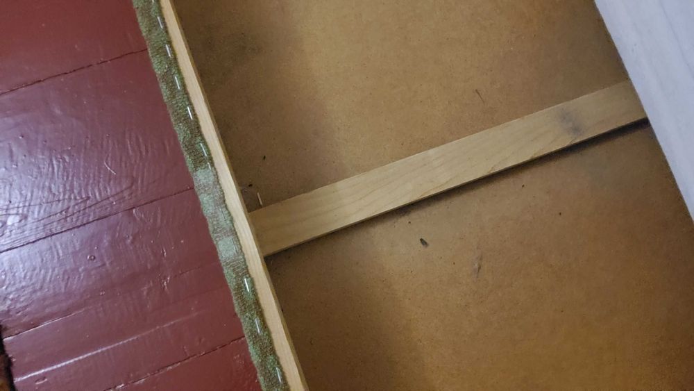 Диван  1.10 на 1.84, натуральное дерево