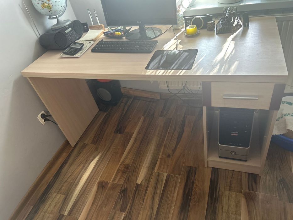 Sprzedam zestaw mebli do pokoju  biurko słupek szafka