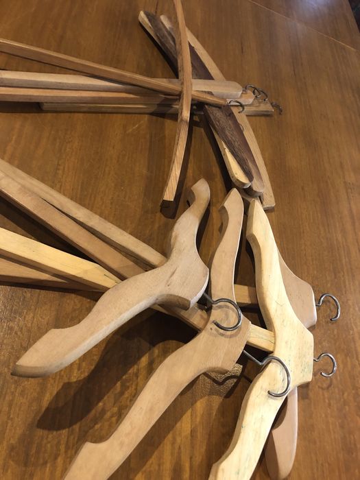 5 cabides/ cruzetas de madeira antigos, em “T”