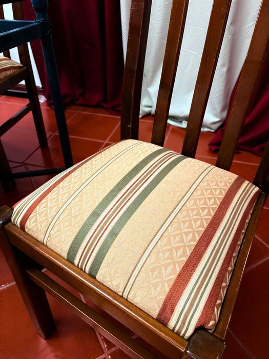 Conjunto de Cadeiras em Seda (30€ x 6 - Madeira Cerejeira)