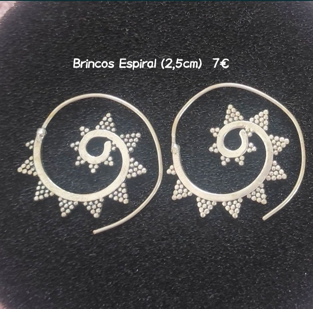 Vários brincos Étnicos